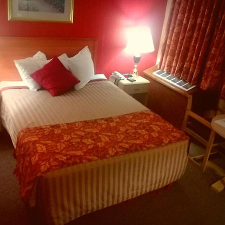 Canada Continental Hotel Cornwall Kültér fotó